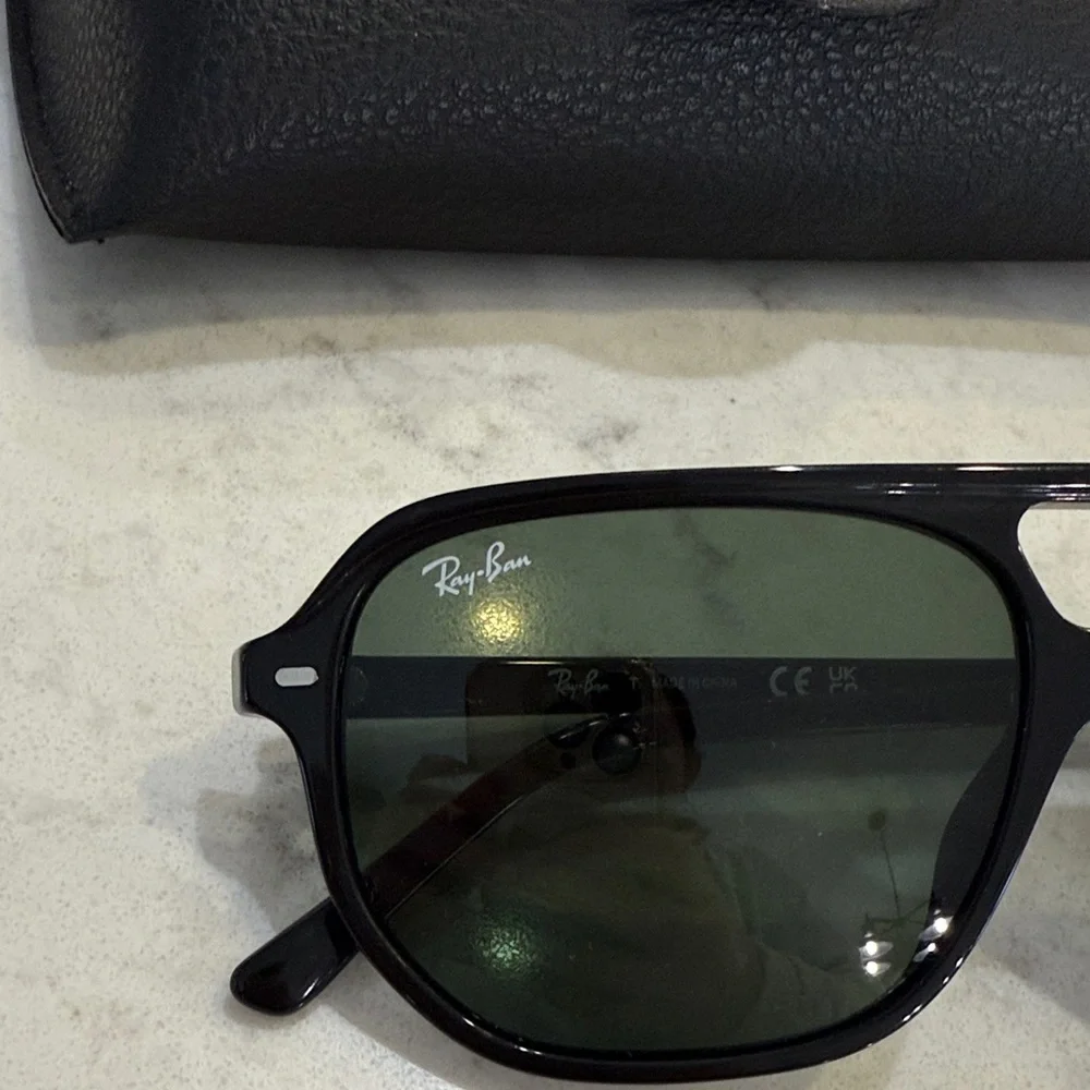 Ray-Ban Black Sunglasses with Case, Bill One - Highly Sought After - Picture 2 of 5